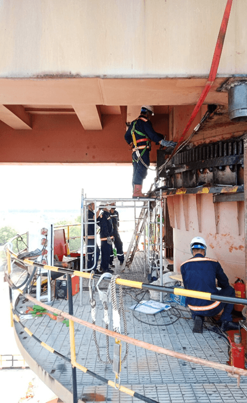 Thay thế & Lắp đặt Vòng bi Mâm xoay